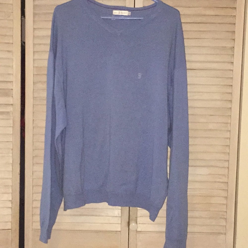 Bill Blass men’s cotton v neck sweater.
